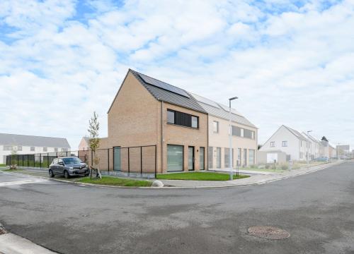 Recente HOB met 3 slaapkamers en garage te Meulebeke!