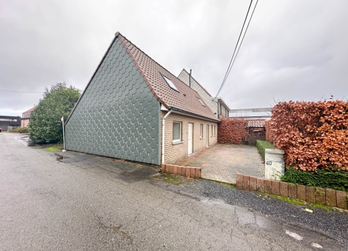 Instapklare HOB met twee slaapkamers & garage te Aalbeke!