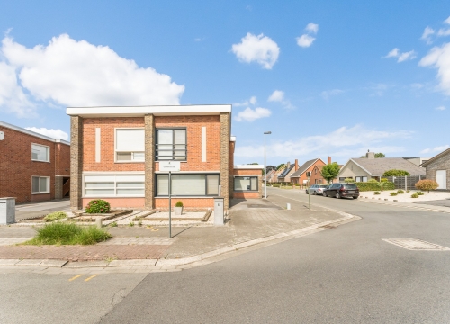 Instapklare HOB met 3 slaapkamers en garage te Oostrozebeke!