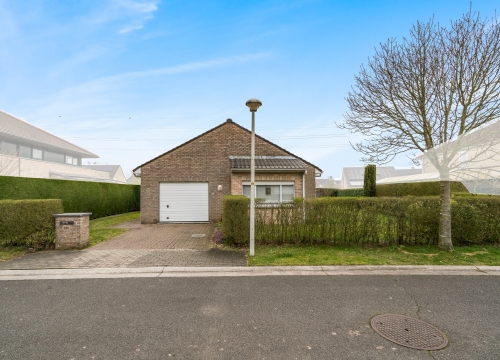Bungalow met drie slaapkamers en garage nabij het bruisende stadscentrum van Roeselare!