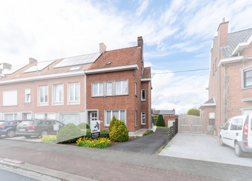 Op te frissen woning met 4 kamers, diepe tuin & garage te Tielt!
