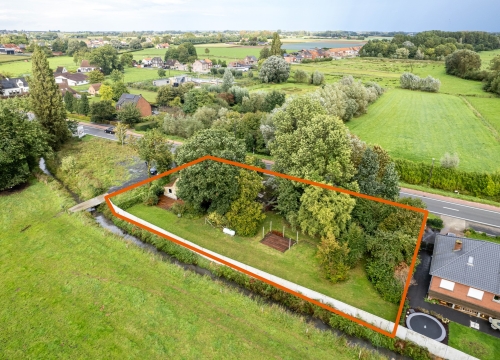 Charmante woning op een ruim perceel te Dentergem!