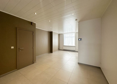 Instapklare woning met 3 slaapkamers, omheinde tuin & garage te Aalbeke!