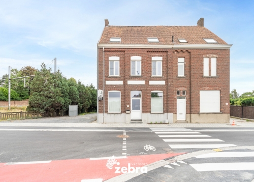 Charmante halfopen bebouwing met 4 slaapkamers & loods in het centrum van Tielt!