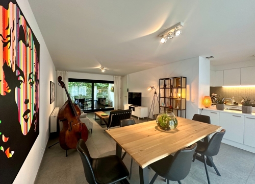 Instapklaar appartement met gezellig terras & parkeerplaats te Kortrijk-centrum!