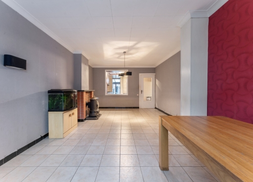 Op te frissen woning met 4 slaapkamers & garage op een centrale ligging te Bissegem!