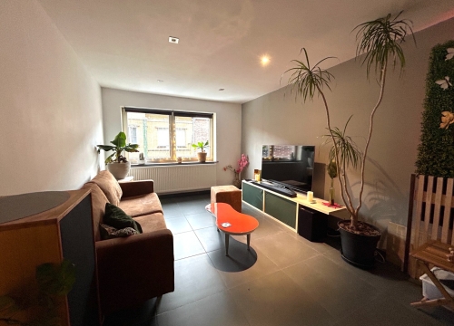 Instapklaar 1-slaapkamerappertement met terras te Oostrozebeke!