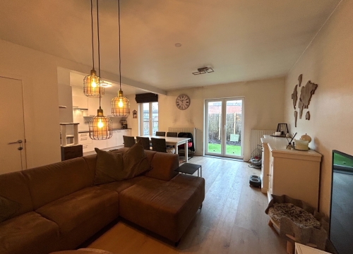 Gerenoveerd, instapklaar appartement met 2 slaapkamers te Ardooie!