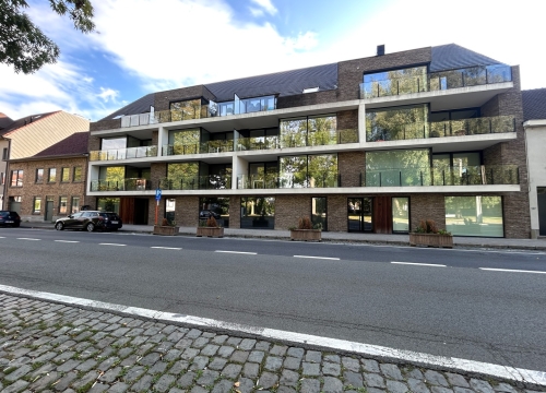 Instapklaar twee-slaapkamerappartement met zicht op stadspark te centrum Roeselare!