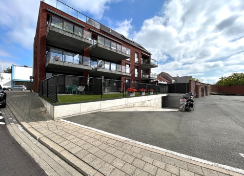 Instapklaar appartement met terras te centrum Tielt!