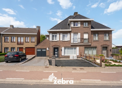 Ruime licht op te frissen woning met drie slaapkamers te Tielt!