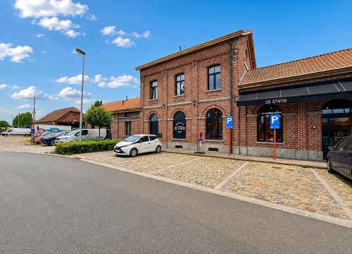 Gerenoveerd duplex-appartement met twee slaapkamers te Ardooie centrum!