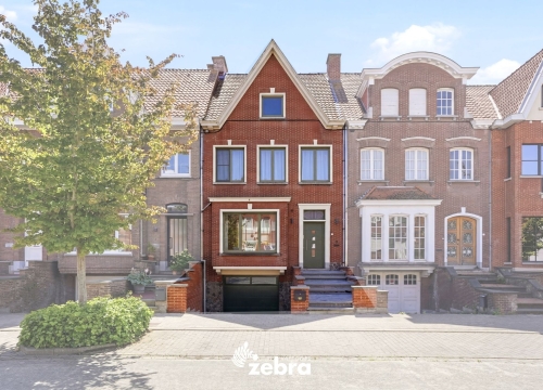 Kwalitatief gerenoveerde herenwoning met garage te Sint-Elisabeth Kortrijk!