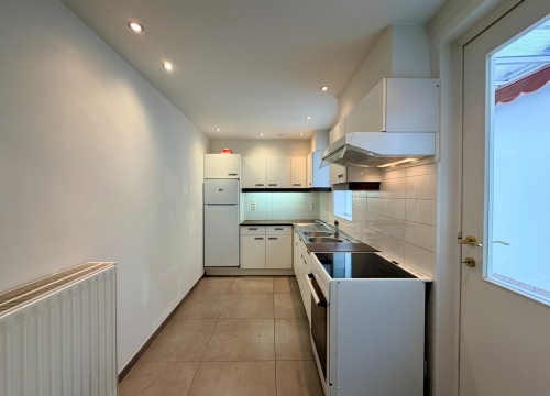 Instapklare woning met 2 slaapkamers en diepe tuin te Roeselare!