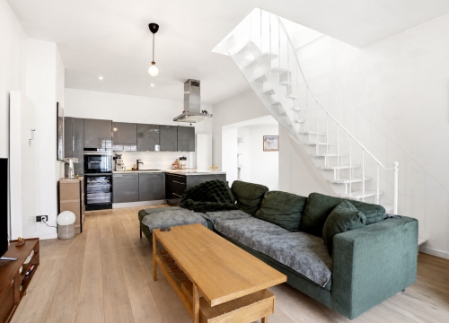 Recent gerenoveerde woning nabij centrum Brugge met 3 slaapkamers en zonnig terras!