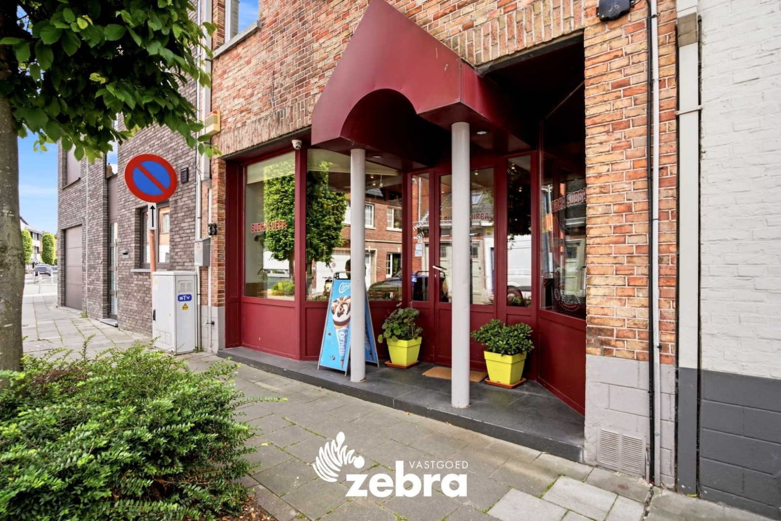 Gesloten bebouwing met 4 slaapkamers, ruime garage en handelsruimte in Sint-Kruis