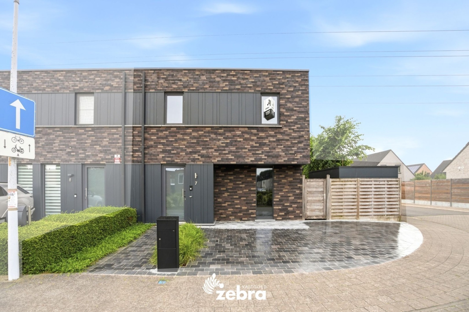 Rustig gelegen halfopen bebouwing met garage te Rumbeke!
