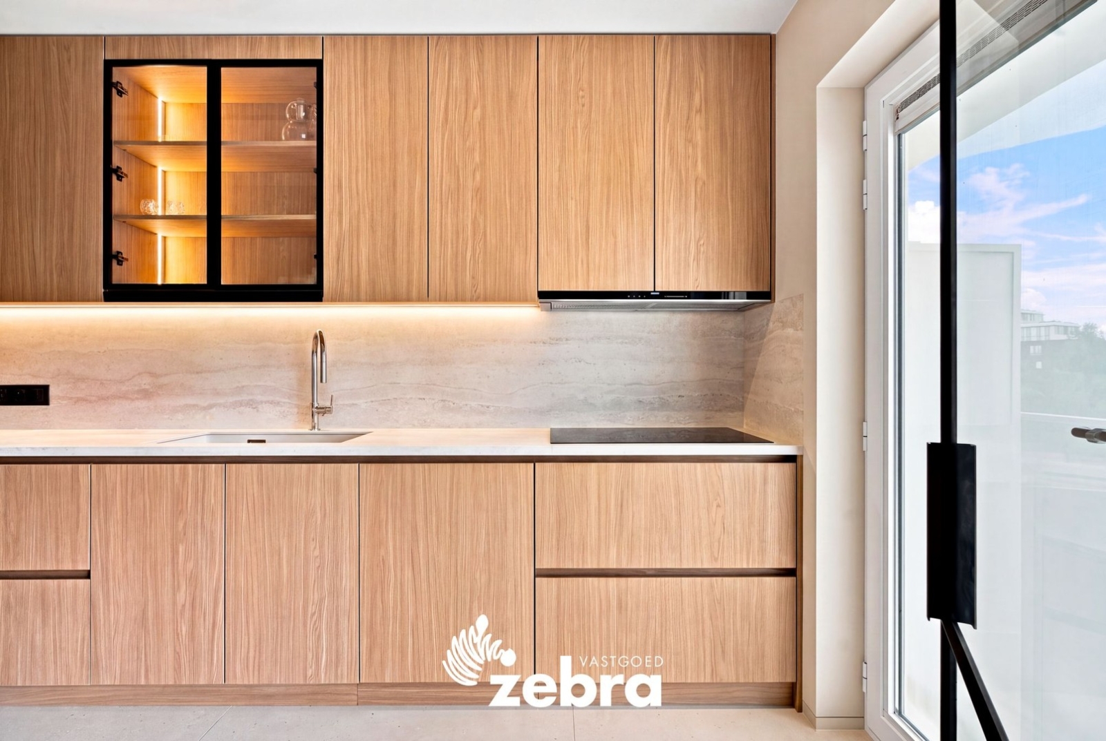 Hoogwaardig gerenoveerd appartement in rustige Residentie!
