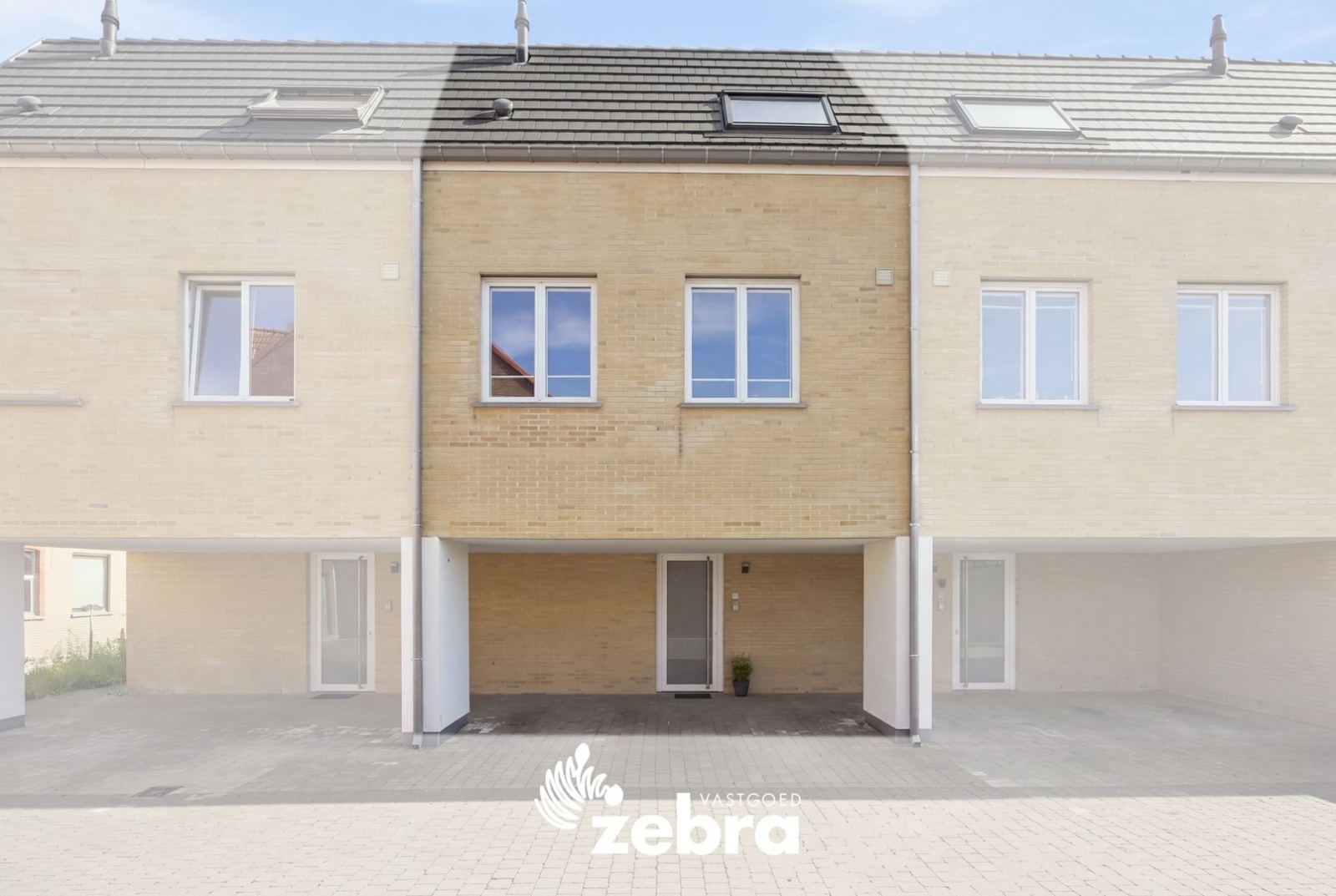 Lichtrijke bel-etage met terras en ruime garage in Assebroek!