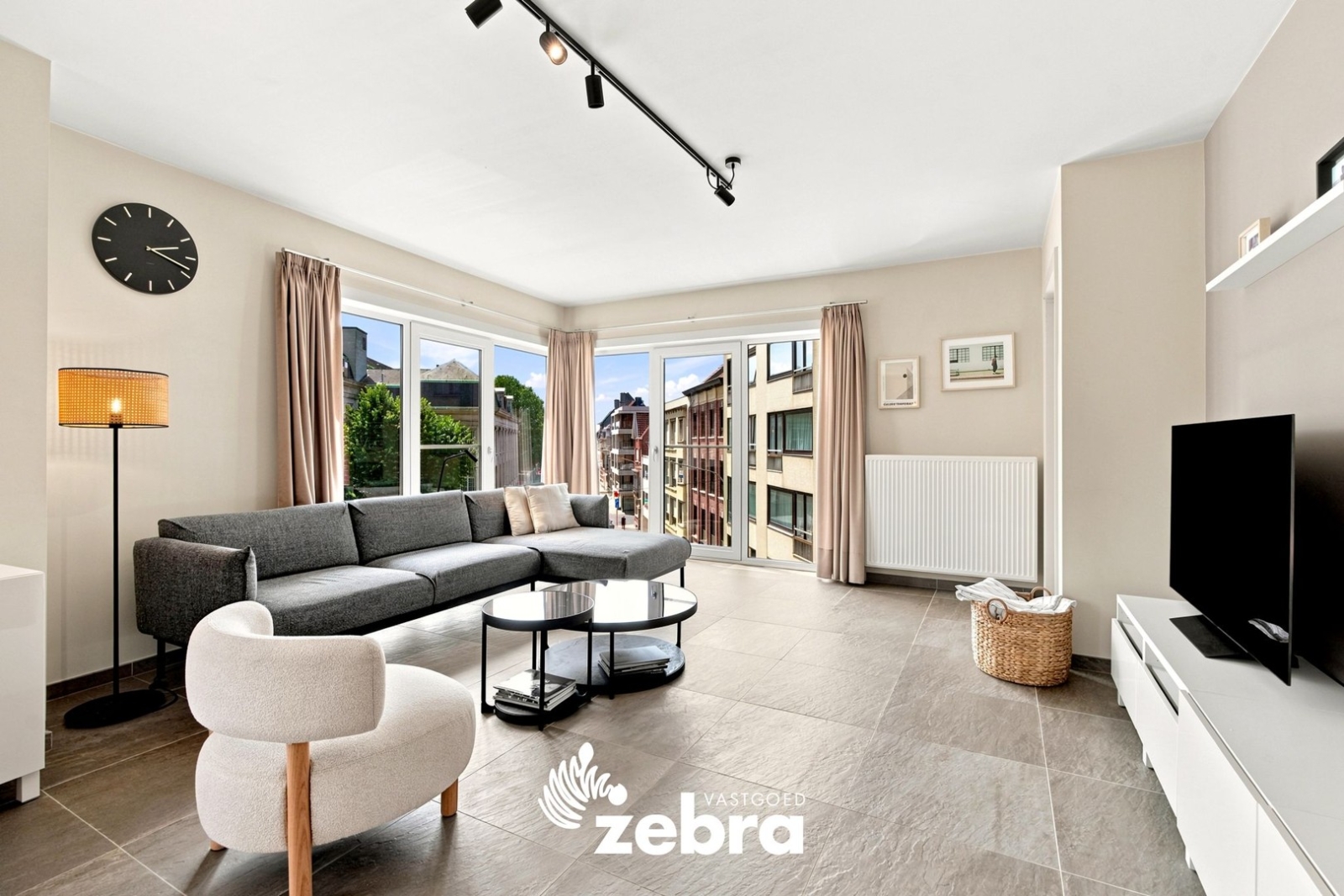 Lichtrijk 2-slaapkamerappartement met terras en staanplaats te centrum Kortrijk!