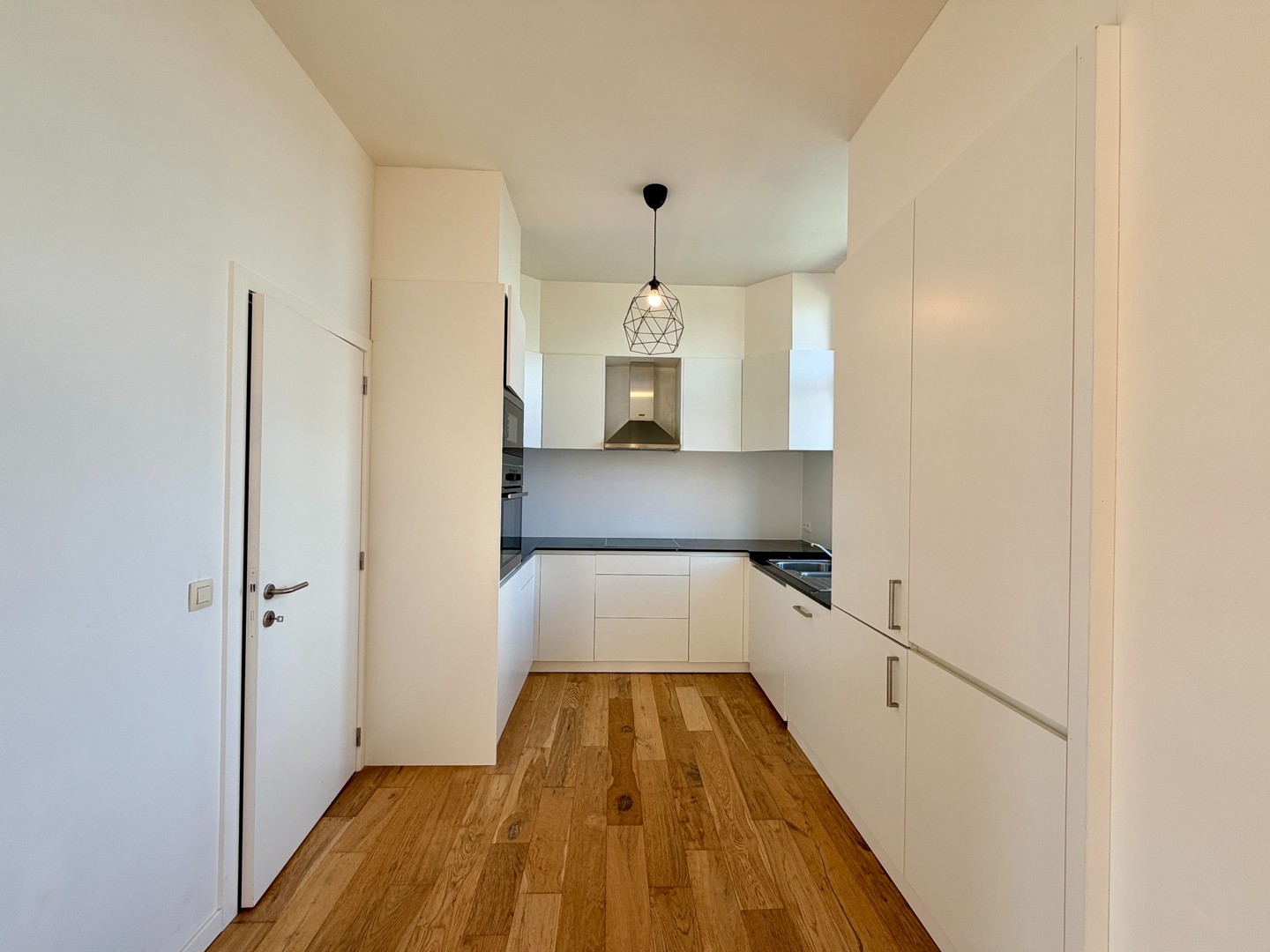 Gerenoveerd duplex-appartement met twee slaapkamers te Ardooie centrum!