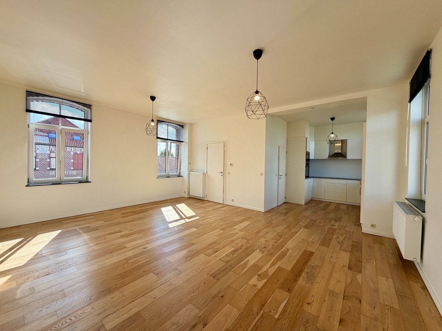Gerenoveerd duplex-appartement met twee slaapkamers te Ardooie centrum!