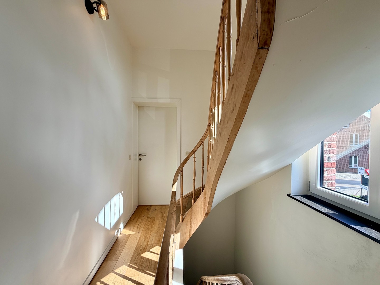 Gerenoveerd duplex-appartement met twee slaapkamers te Ardooie centrum!