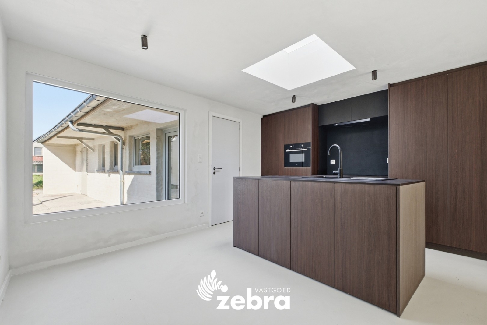 Gerenoveerde woning met 3 slaapkamers en tuin te Oostrozebeke!