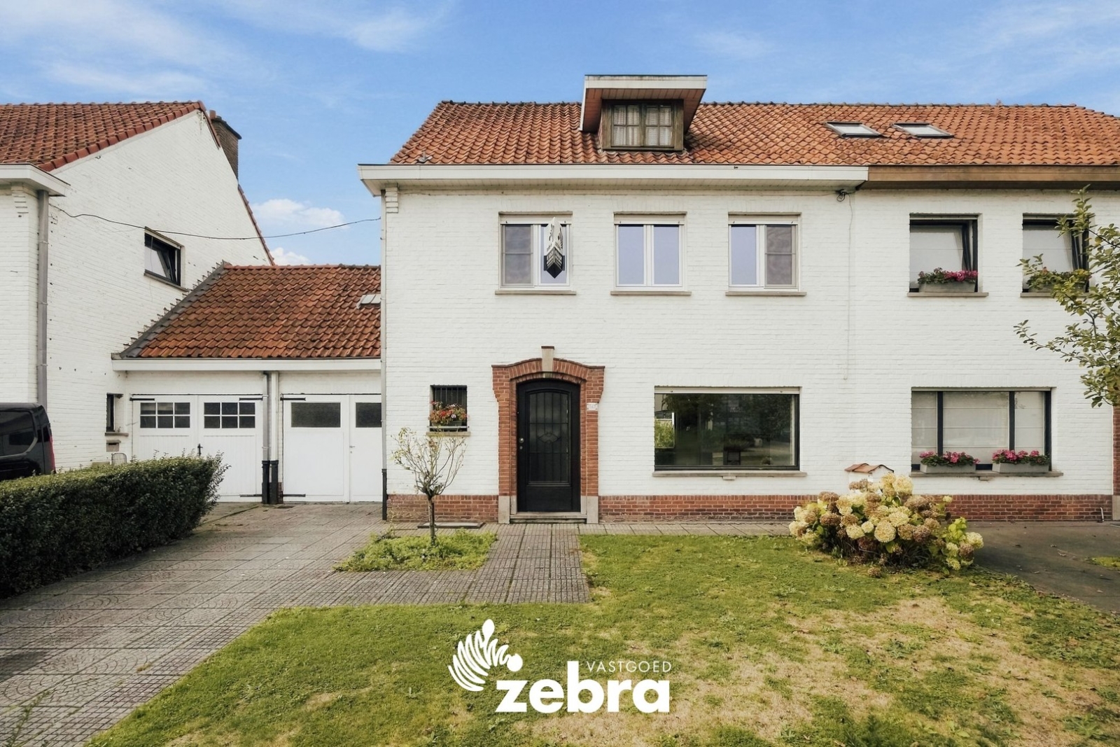 Kloeke te renoveren gezinswoning met 5 slaapkamers te Roeselare!