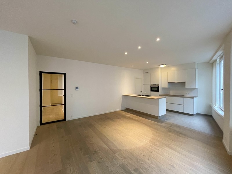 Instapklaar 2-slaapkamer appartement in hartje Kortrijk!
