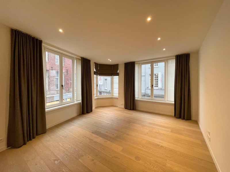 Instapklaar 2-slaapkamer appartement in hartje Kortrijk!