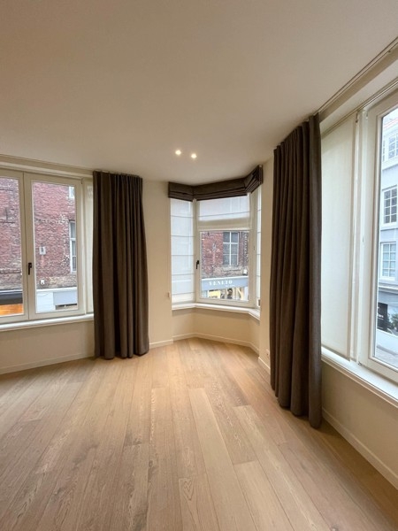 Instapklaar 2-slaapkamer appartement in hartje Kortrijk!
