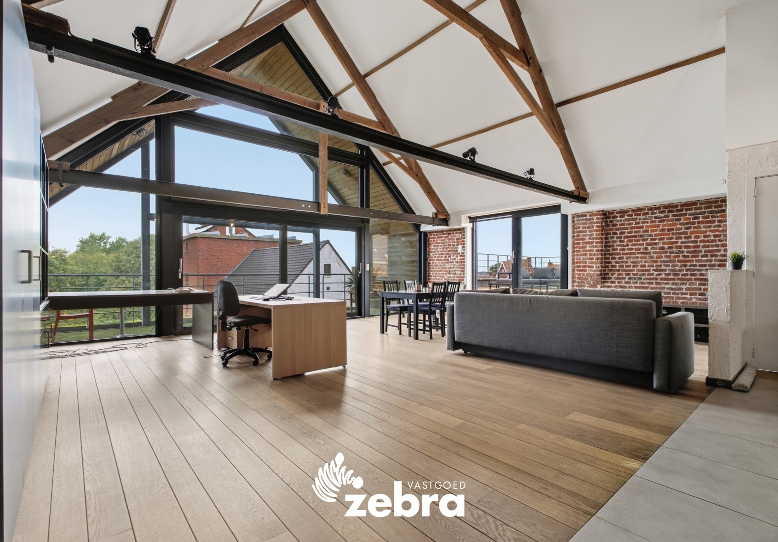 Unieke instapklare loft met twee ruime terrassen, garage en privatieve parkeerplaats in Ardooie!