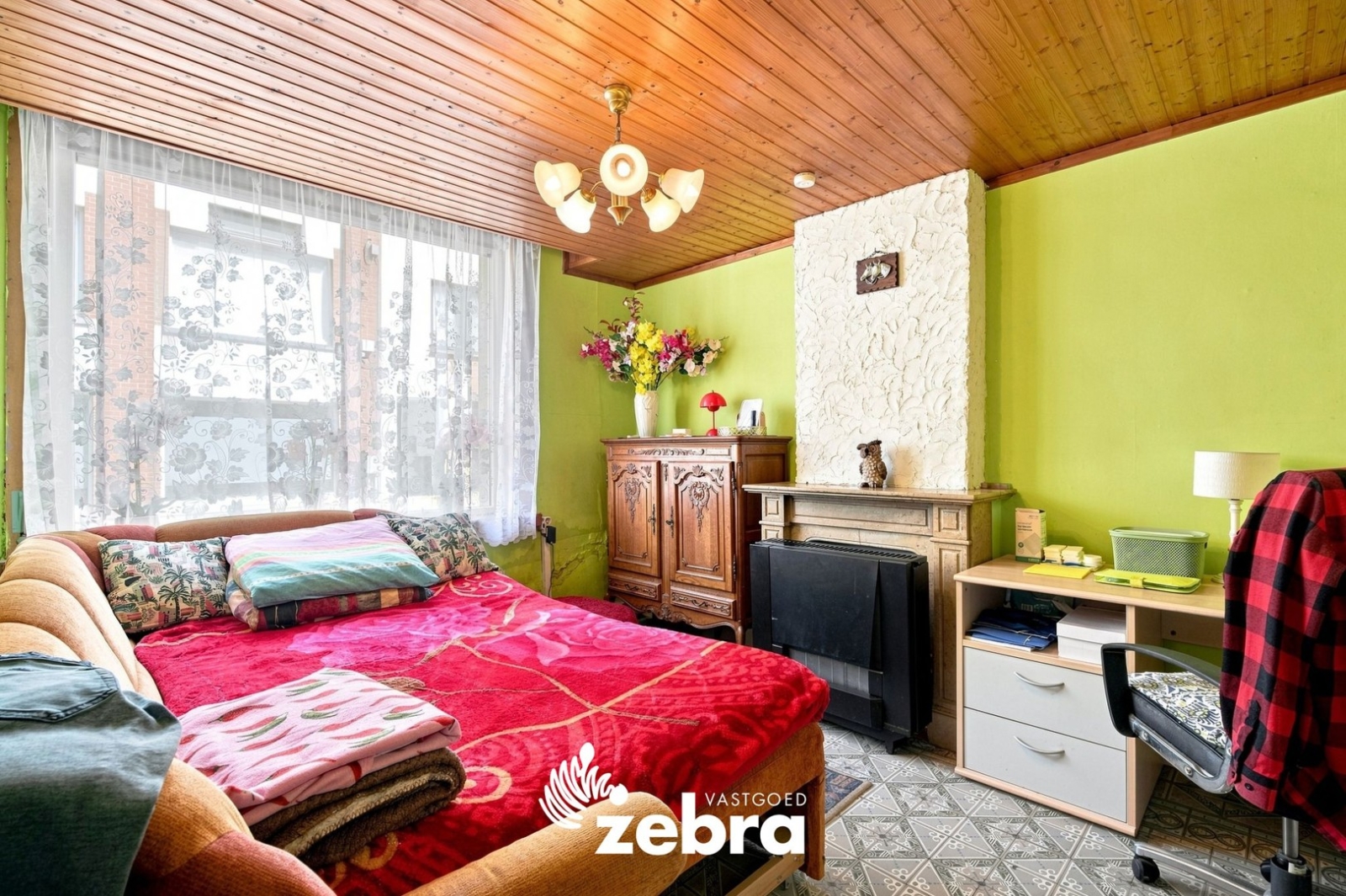 Te renoveren woning met 3 slaapkamers, kelder en zuidwestgerichte stadskoer in Tielt!