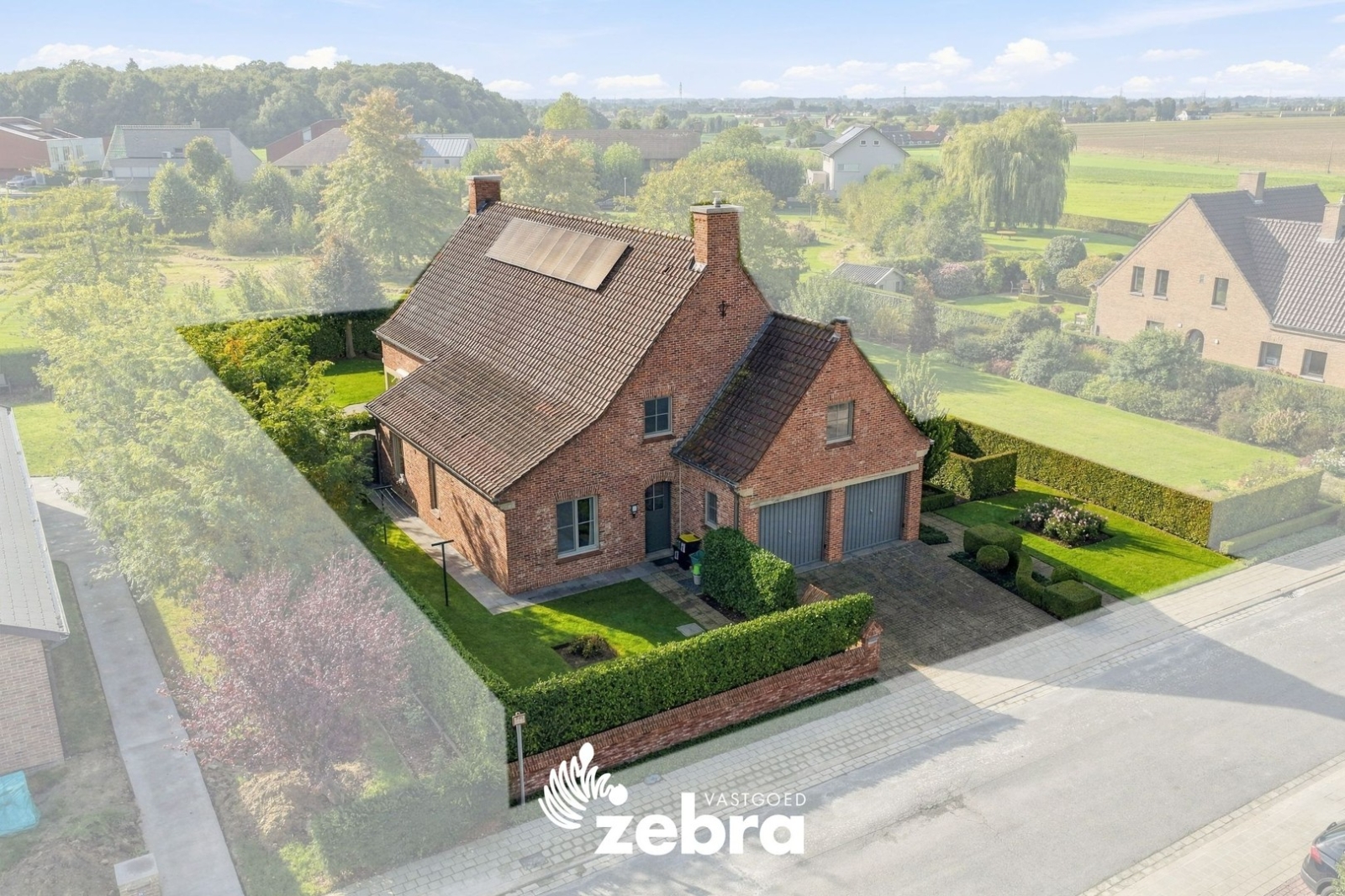 Instapklare open bebouwing met 4 slaapkamers, dubbele garage en prachtige tuin op een rustige ligging!
