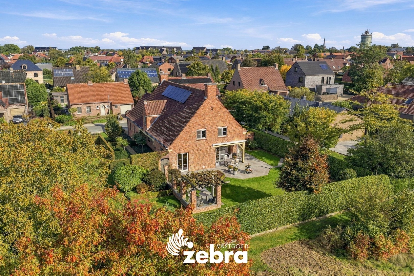 Instapklare open bebouwing met 4 slaapkamers, dubbele garage en prachtige tuin op een rustige ligging!