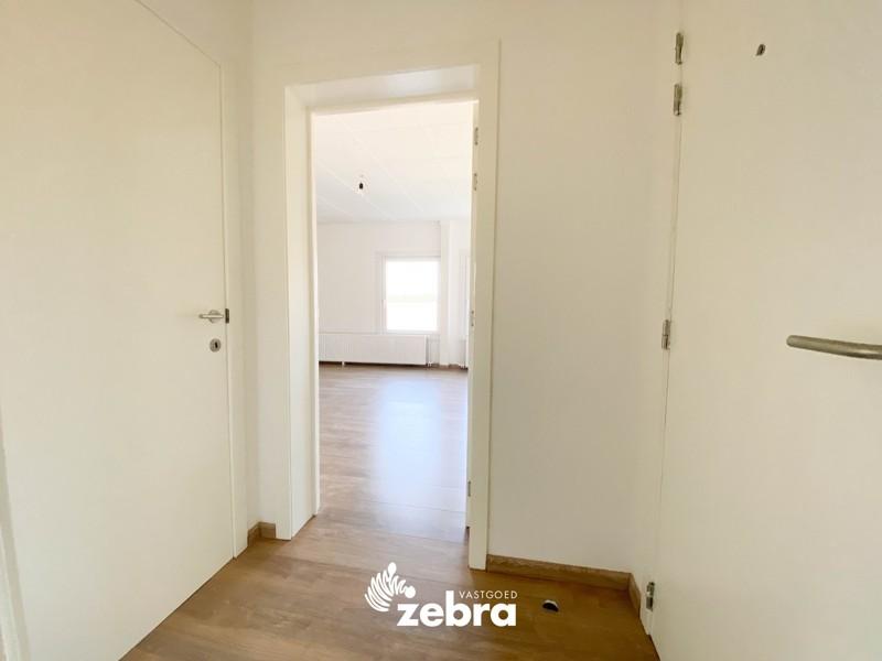 Gerenoveerd appartement met 1 grote slaapkamer en parkeerplaats te Gits!