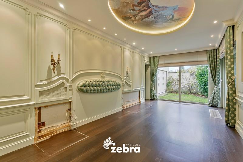 Unieke villa met verschillende mogelijkheden op een perceel van 8390 m² te Izegem!