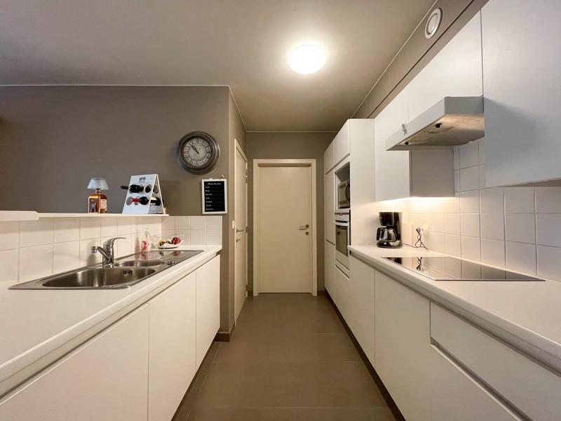 Modern appartement met 2 slaapkamers, terras en garage op centrale ligging te Wakken!