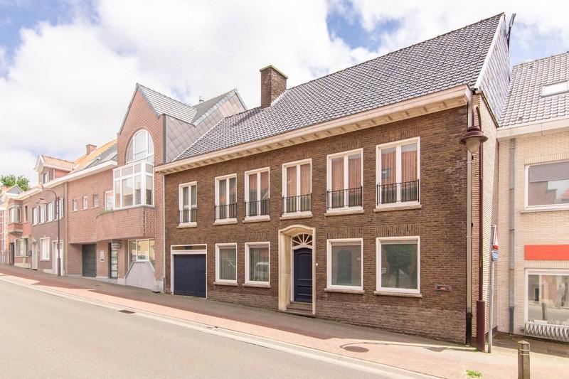 Praktijkruimte en exclusieve woning met mogelijkheden te centrum Moorslede!