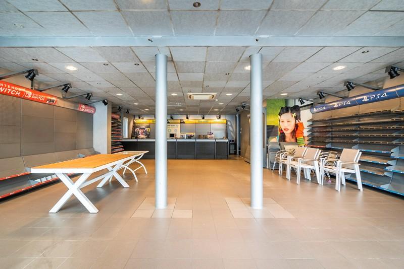 Veelzijdig handelspand met woonst op centrale ligging te Roeselare!
