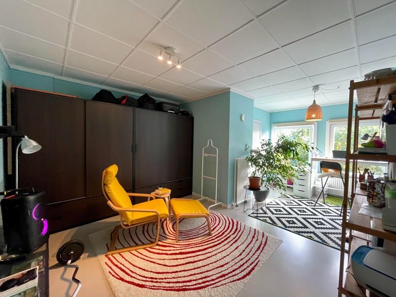 Gerenoveerd appartement met 2 grote slaapkamers en parkeerplaats te Gits!