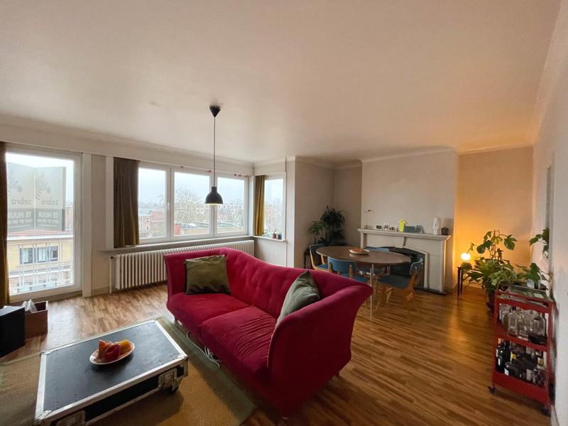 Instapklaar 2-slaapkamer appartement te Kortrijk met kelderberging!