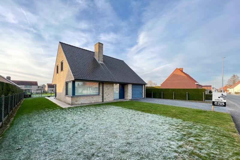 Vrijstaande woning met 4 slaapkamers en garage te Zwevezele!