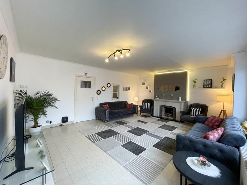 Instapklaar 2-slaapkamer appartement te Kortrijk met kelderberging!