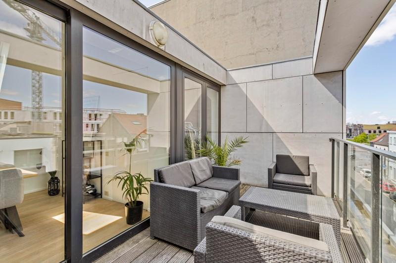 Luxueus appartement met ruim terras en parkeerplaats te Kortrijk centrum!