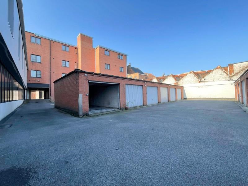 Ruime garage vlakbij centrum Izegem!