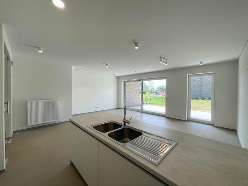 Nieuwbouwappartement met 2 slaapkamers, tuin en garage te Beveren (Roeselare)!