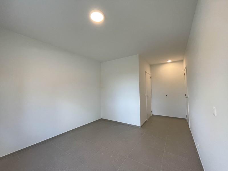 Afgewerkt gelijkvloers appartement met 2 slaapkamers, tuin en garage te Beveren (Roeselare)!