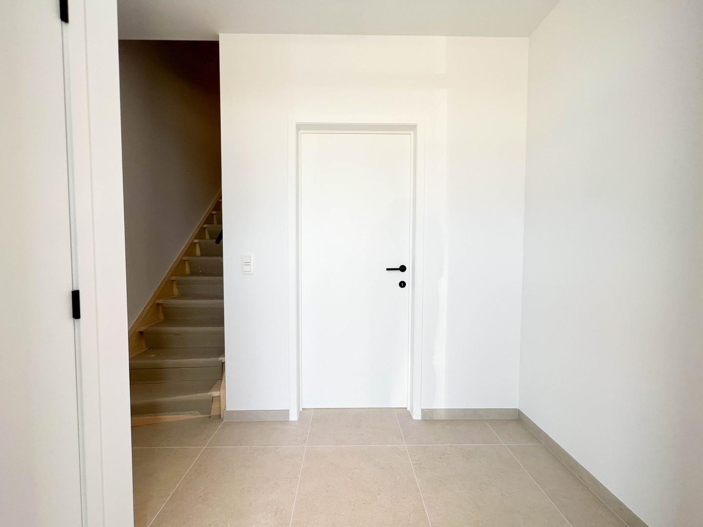 Nieuwbouwwoning met 4 slaapkamers, 2 badkamers en garage te Meulebeke!
